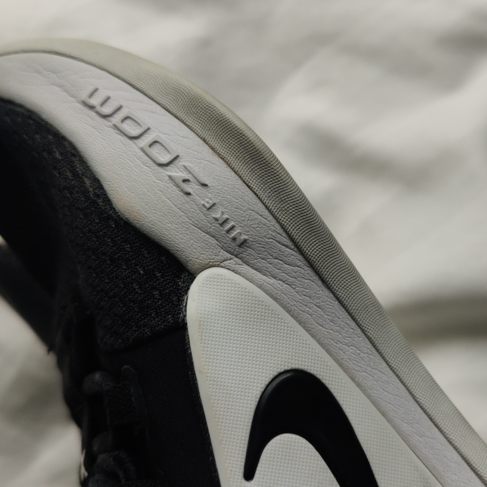 Nike Hyperdunk Shoes - image 3